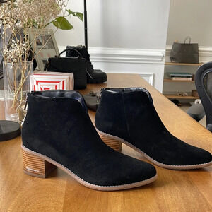 Black waterproof boots size 6.5 7 8.5 10